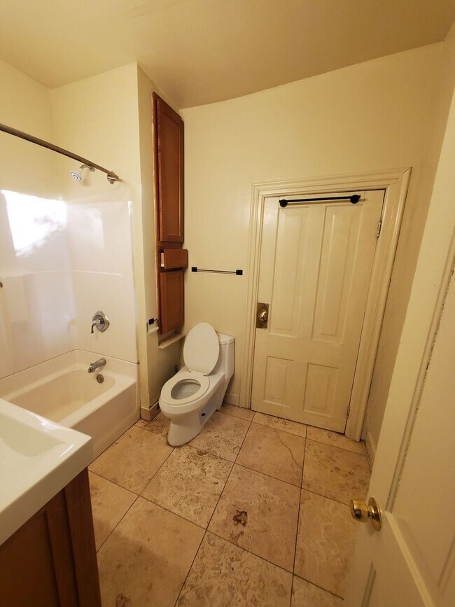 Building Photo - 821-823 Grand Ave. (Duplex)(ACE PROPERTY)