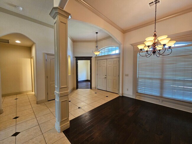 Building Photo - 513 Summit View Ct