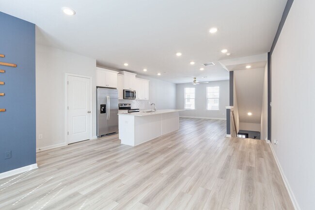 Building Photo - Newly Constructed 3bd/3.5ba w/ Gym, Min From Airport and Downtown Hapeville!