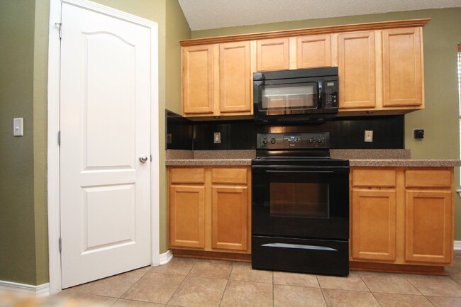 Building Photo - Executive 3-Bedroom Brick Home with Florid...