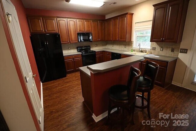 Building Photo - 10979 Princeton Village Dr