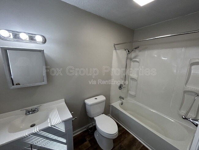 Building Photo - 402 S Yates St