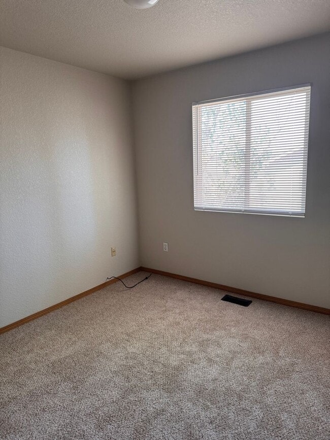 Building Photo - 4915 Butte Ln