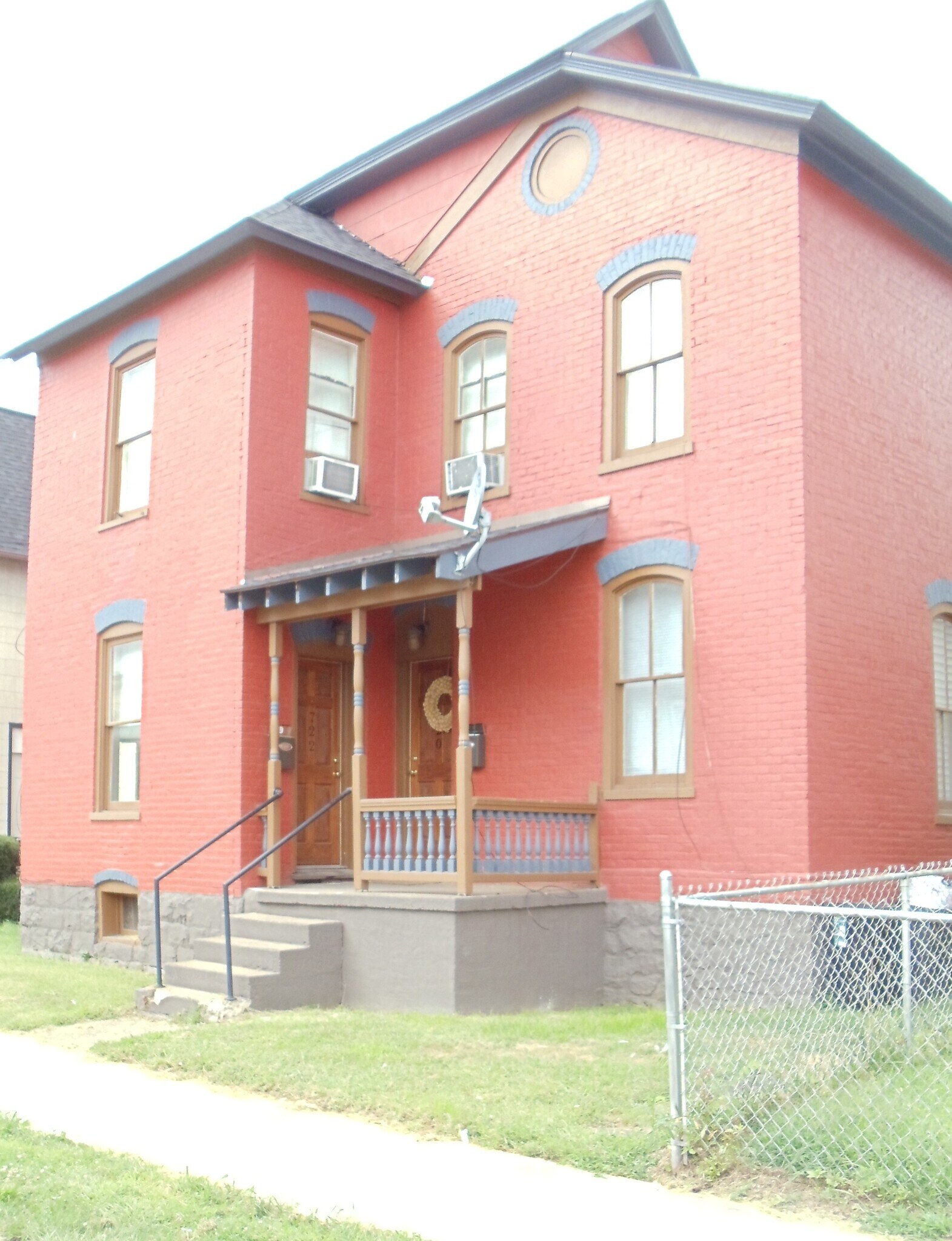 Building Photo - 722 Grace St