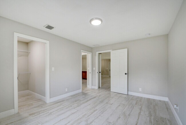 Building Photo - 1425 N Federal Hwy