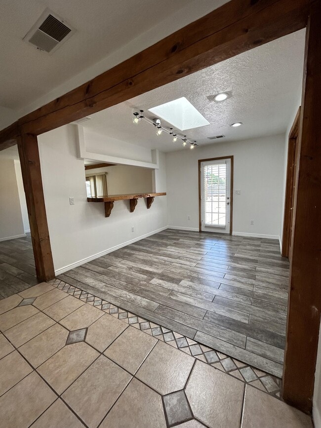 Building Photo - 6101 Equestrian Dr NW