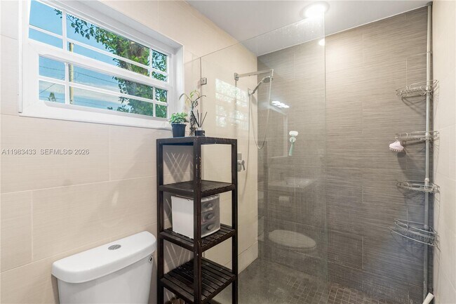 Building Photo - 2447 Wilson St