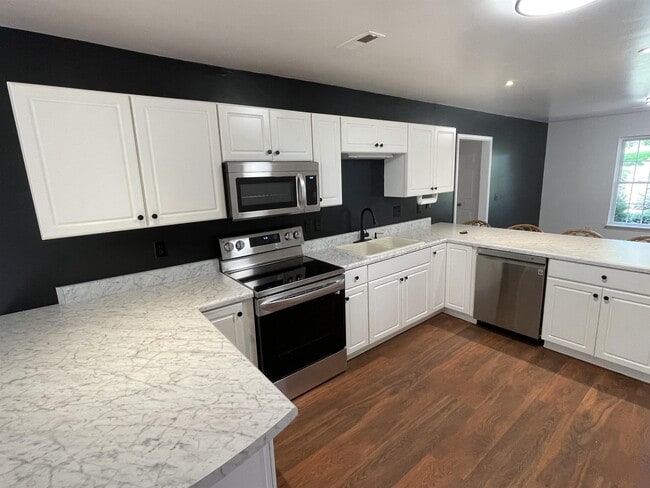 Building Photo - 206 Dusty Dr