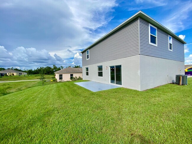 Building Photo - Beautiful Home for rent in Poinciana - 4 bed 2.5 bath plus large bonus room