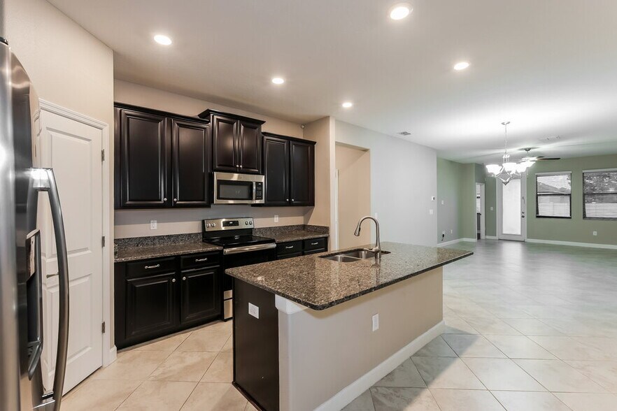 Building Photo - 10007 Ivory Dr
