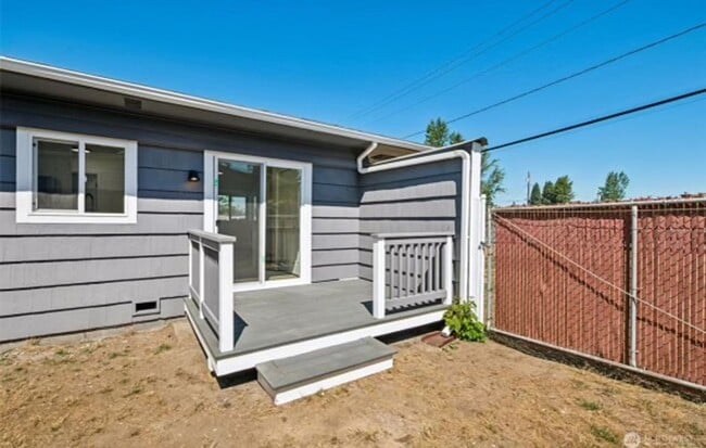 Building Photo - Beautifully Renovated 1 Bed, 1 Bath Home w...