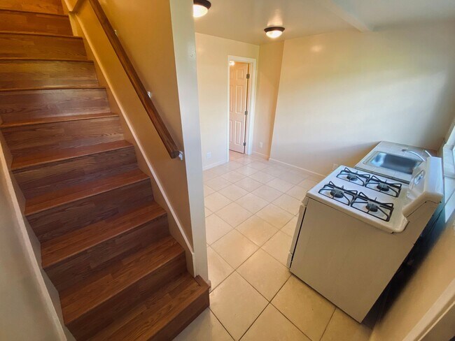 Building Photo - Downtown Split-Level Apartment