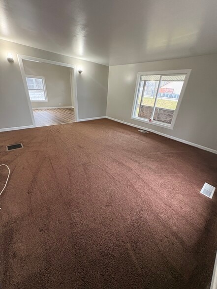 Building Photo - 205 S Broadway St