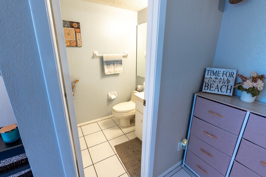Building Photo - 8712 Bay Ct