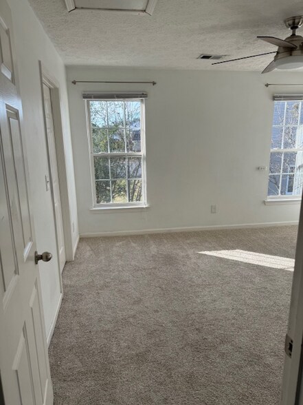 Building Photo - 1044 Rambling Brook Rd