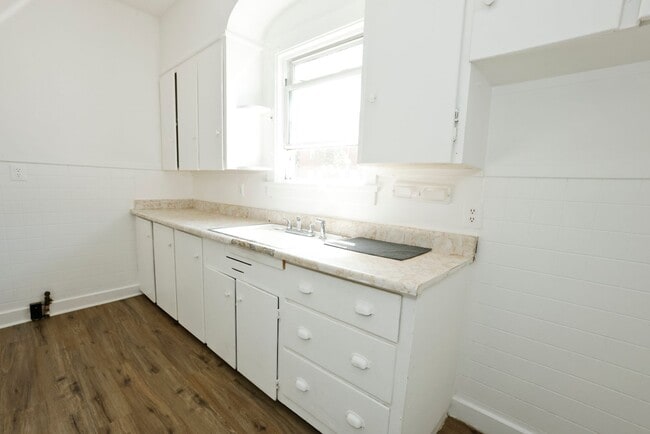 Building Photo - 257 Alphonse St