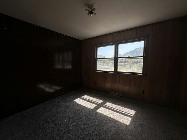 Building Photo - 1439 Wolfe Ln