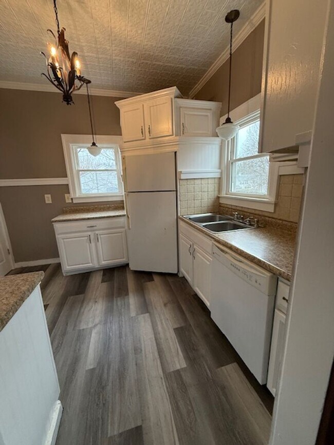 Building Photo - 3 Bedroom / 1 Bath house with Garage in Peoria