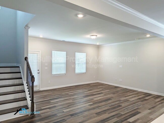 Building Photo - 5866 Woodlawn Dr