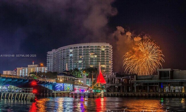 Building Photo - 400 N Riverside Dr