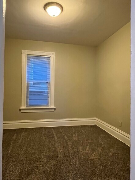 Building Photo - 2139 S Aldrich St