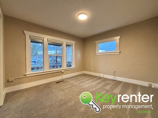 Building Photo - Cozy 4 Bedroom Tacoma Rental Home Near Lincoln District and Downtown