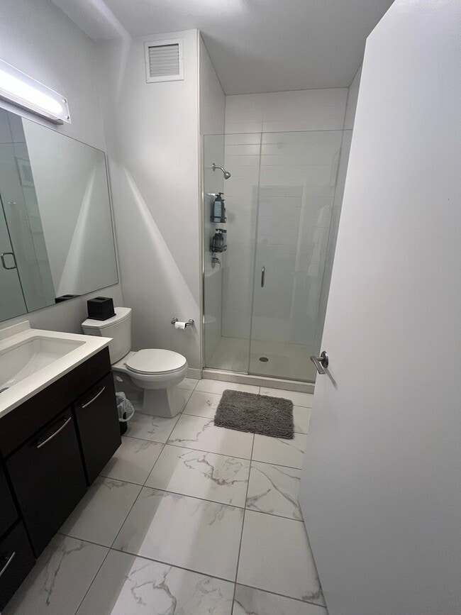 Building Photo - 845 N State St