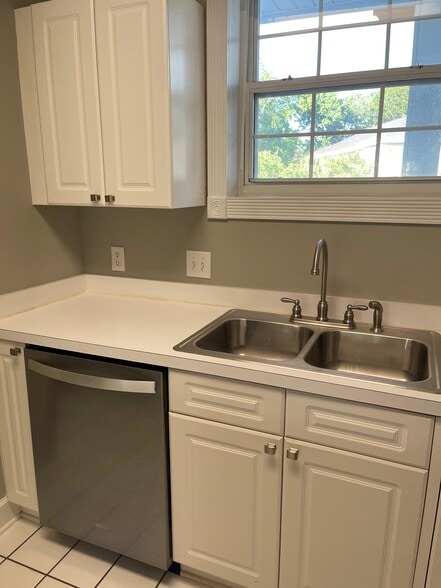 Kitcheb - 674 Riverwalk Dr