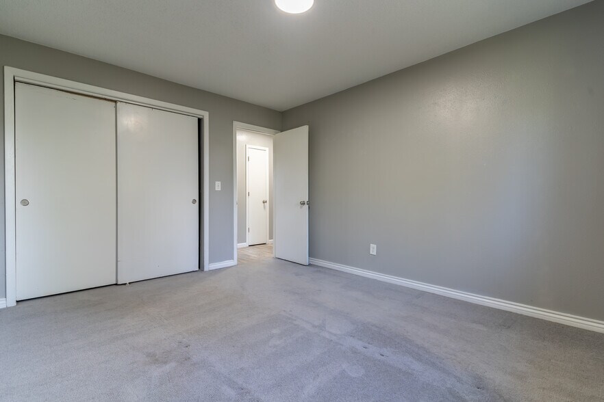 Building Photo - 1252 Quaker St