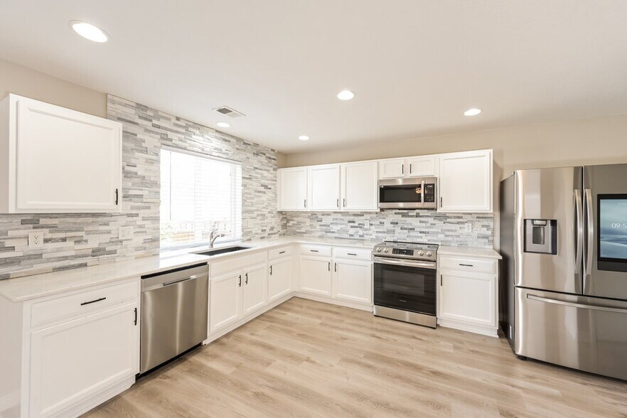 Building Photo - 2352 Quartz St