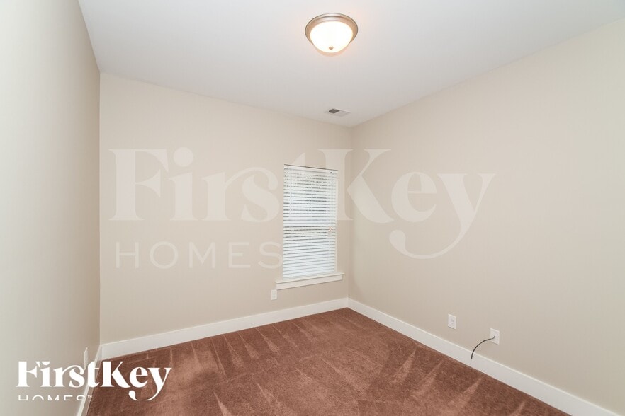 Building Photo - 5521 Park Side Rd