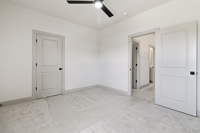 Building Photo - 970 Trestle Ln