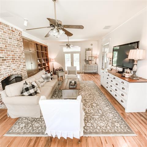 Building Photo - 581 Country Club Rd