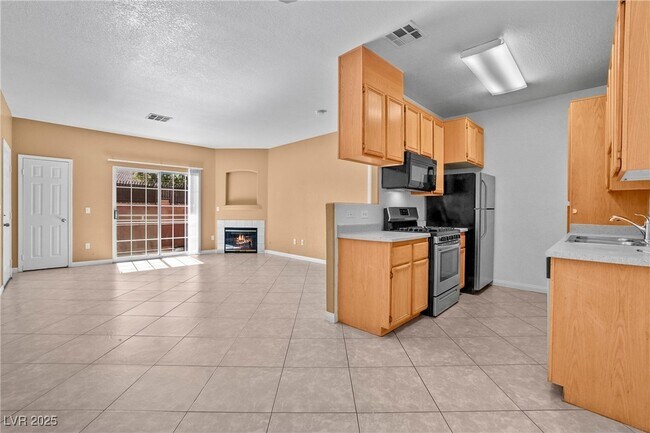 Building Photo - 4730 E Craig Rd