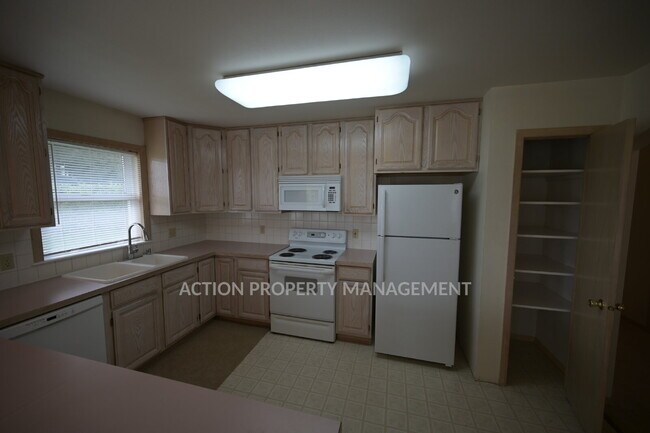 Building Photo - 3 bed 2 bath in a country setting