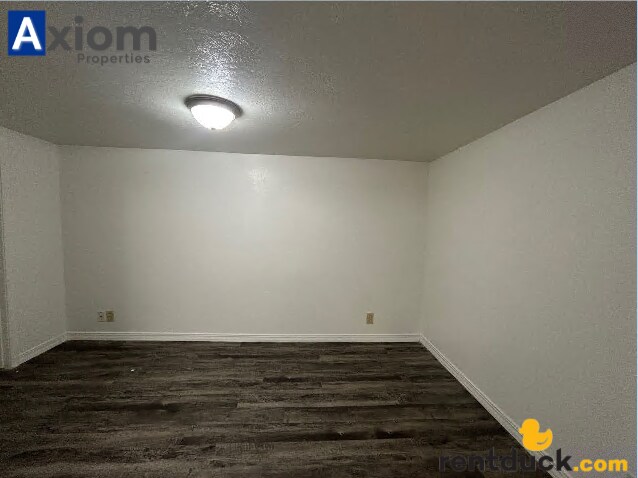 Building Photo - 322 S. 11th-Unit B (downstairs)