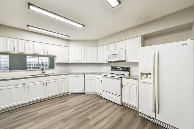 Building Photo - 2406 Pilgrims Bend Dr