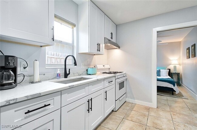 Building Photo - 827 100th Ave N