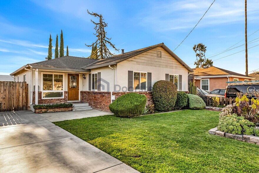 Building Photo - 2448 Pioneer Ave