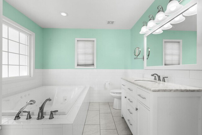 Building Photo - 616 Pinewood Dr