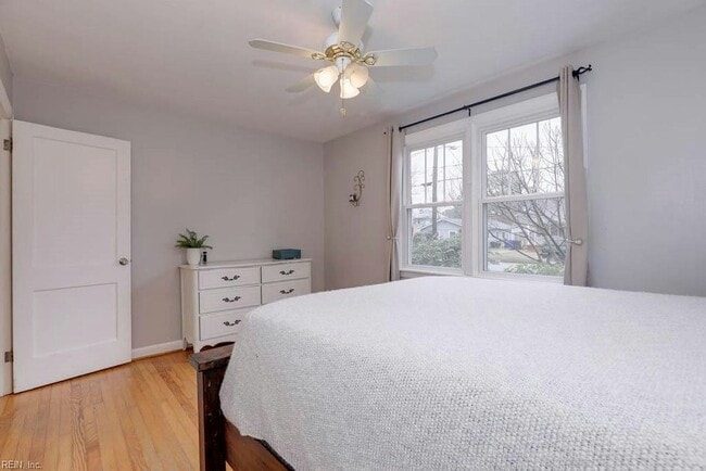 Building Photo - 171 W Bay Ave