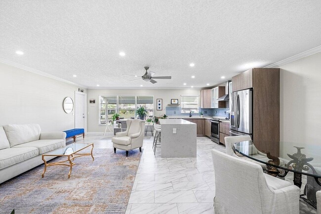 Building Photo - 810 High Point Dr W