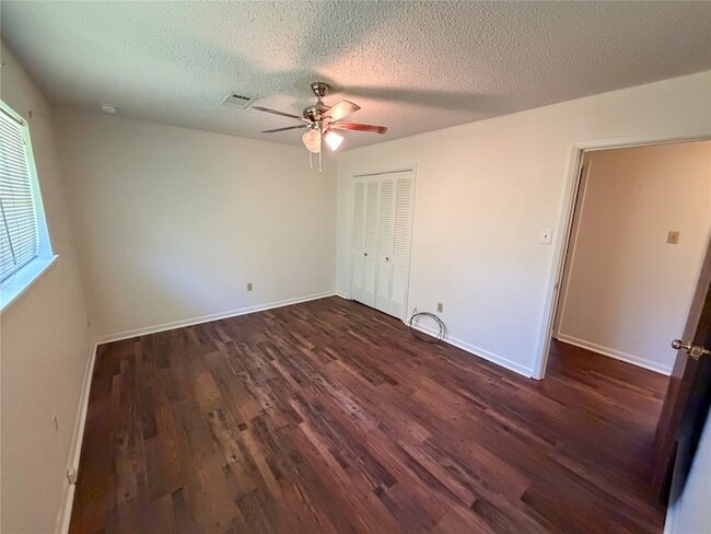 Building Photo - 907 Seymore Cir