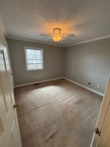 Building Photo - 5731 SW Acres Dr