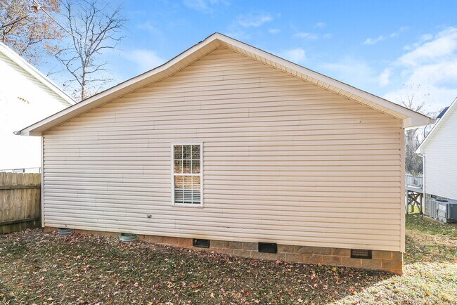 Building Photo - 2346 Floyd St