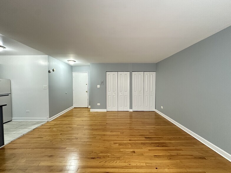 Building Photo - 1515 W Morse Ave