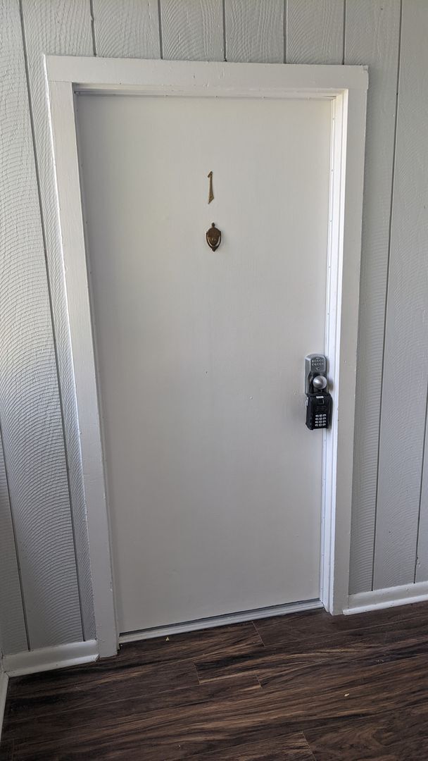 Building Photo - Walking distance to the Gulch & Music row!