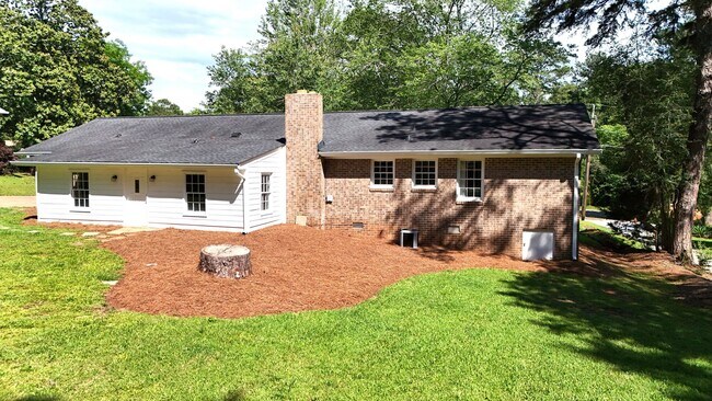 Building Photo - Pre-Leasing for August!