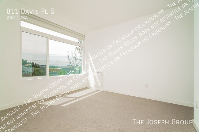 Building Photo - 811 Davis Pl S