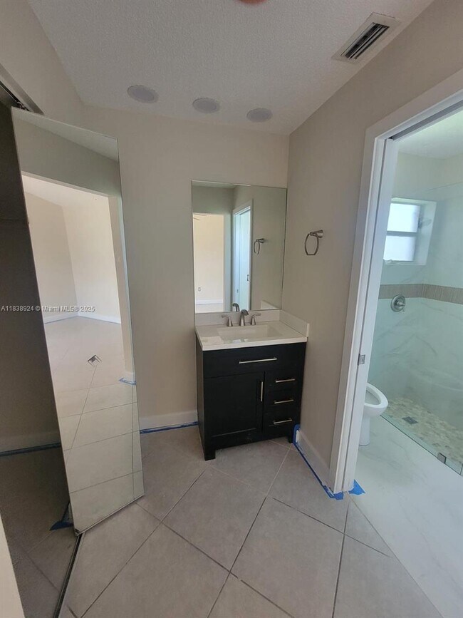 Building Photo - 17544 NW 63rd Ct